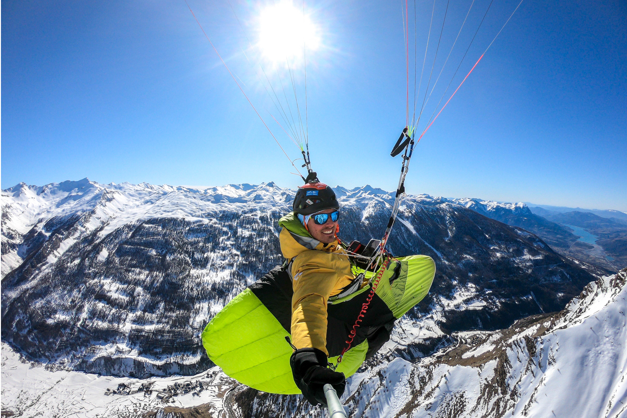 Winter 2020, hike and fly training, Crevoux valley, Hautes-Alpes. Damien Lacaze
